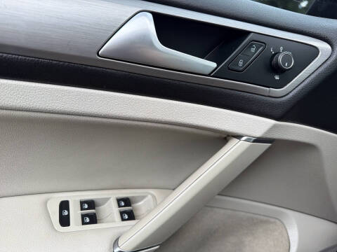 2017 Volkswagen Golf TSI S