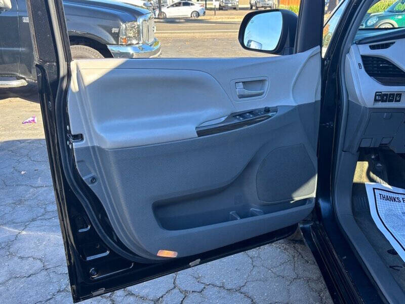 2017 Toyota Sienna XLE 7-Passenger