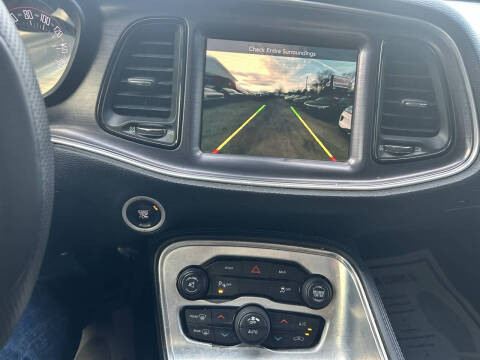 2016 Dodge Challenger SXT Plus