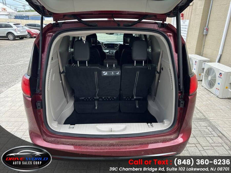2017 Chrysler Pacifica Touring-L Plus