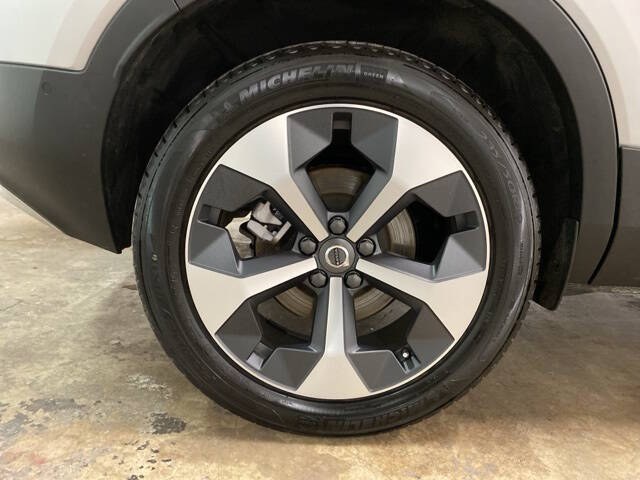 2025 Volvo XC40 B5 Plus Bright Theme