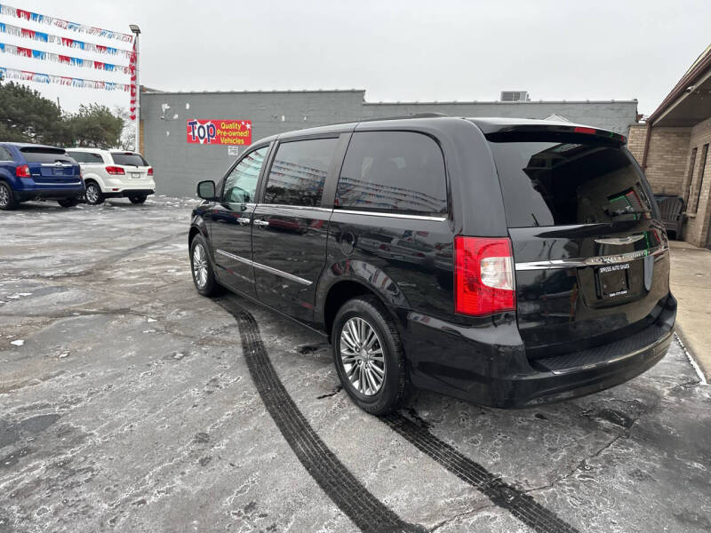 2014 Chrysler Town and Country Touring-L