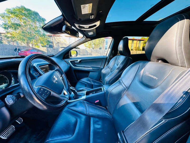 2015 Volvo XC60 T6 R-Design Platinum