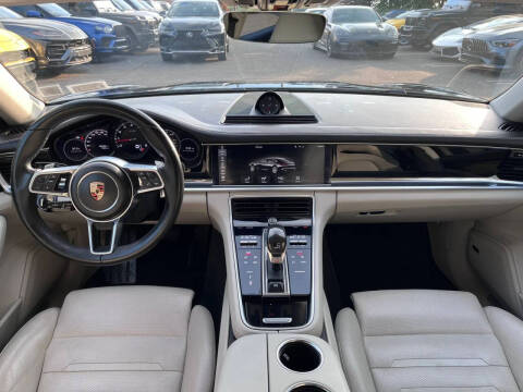 2017 Porsche Panamera