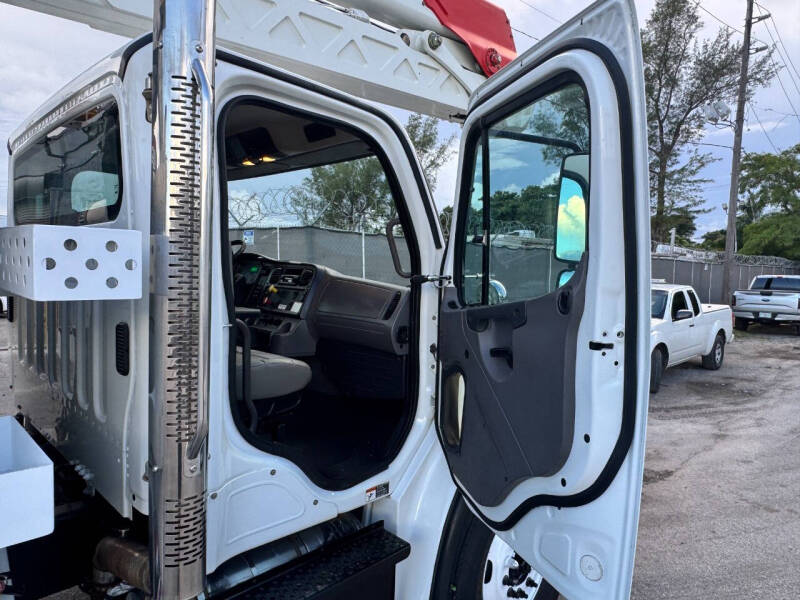 2017 Freightliner M2 106