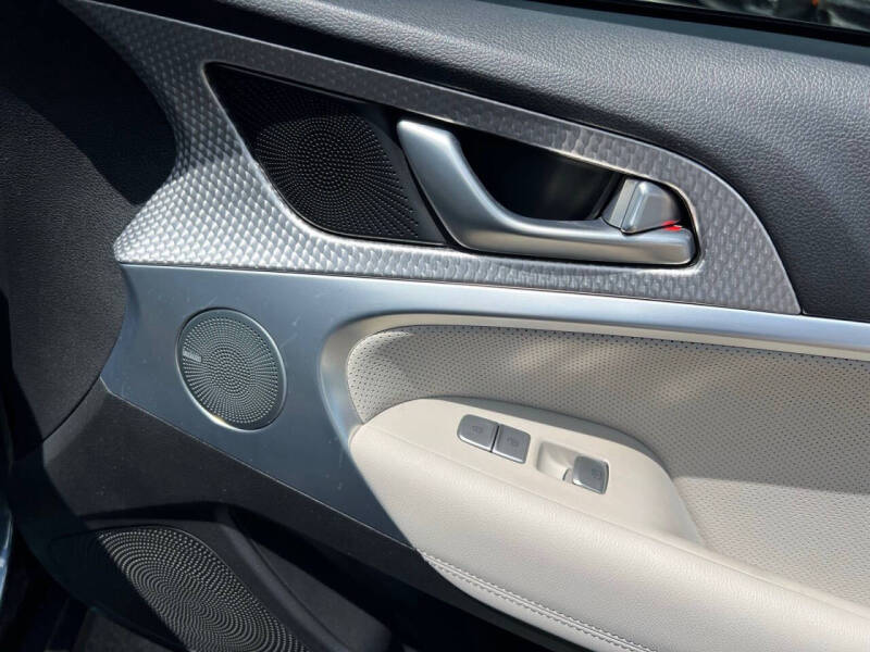 2023 Genesis G70