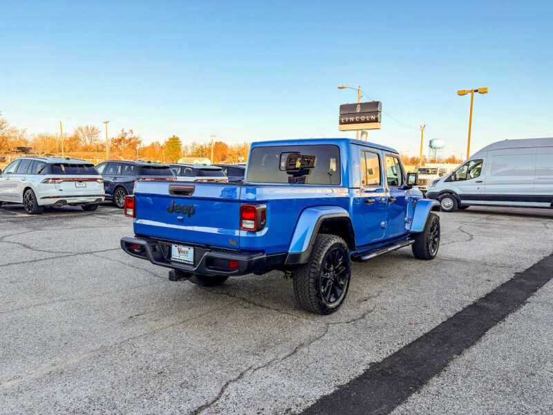 2025 Jeep Gladiator NightHawk