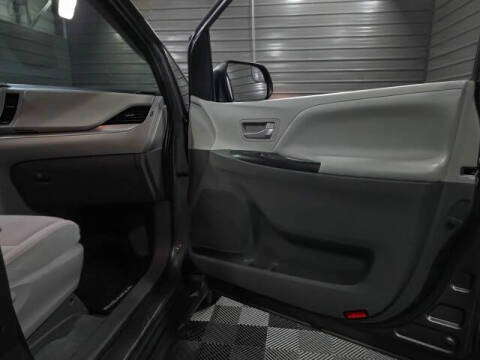 2020 Toyota Sienna LE 7-Passenger