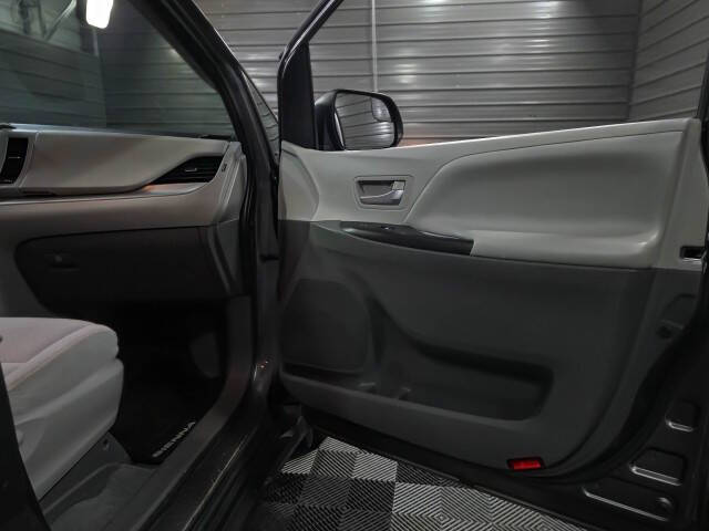 2020 Toyota Sienna LE 7-Passenger