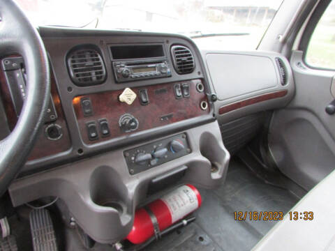 2012 Freightliner M2 106