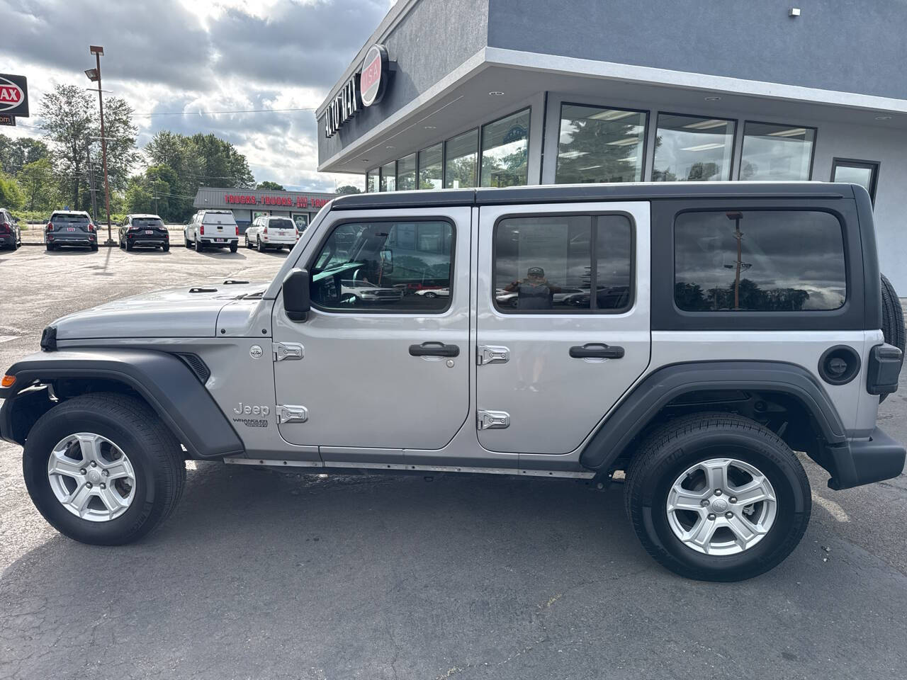 used 2018 Jeep Wrangler Unlimited car, priced at $21,999