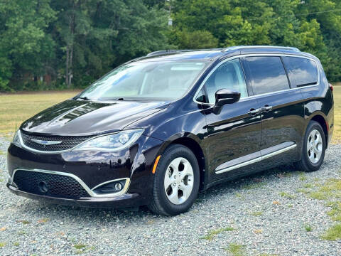 2017 Chrysler Pacifica Touring-L Plus