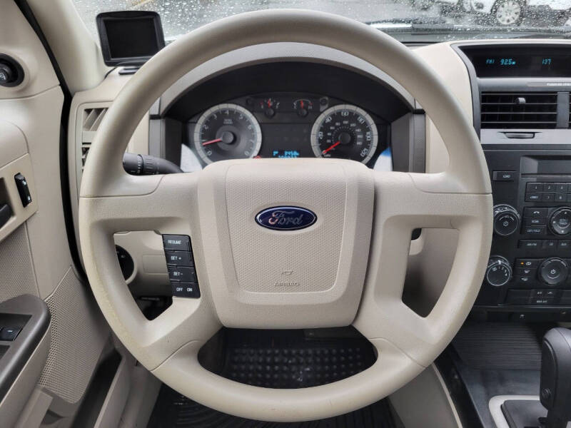 2009 Ford Escape XLS photo 12