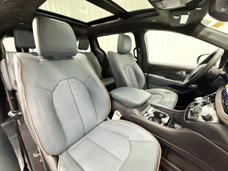 2027 Chrysler Pacifica Pinnacle