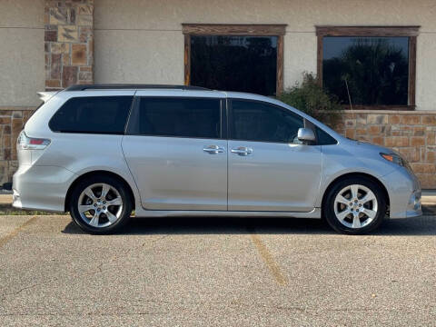 2013 Toyota Sienna SE 8-Passenger
