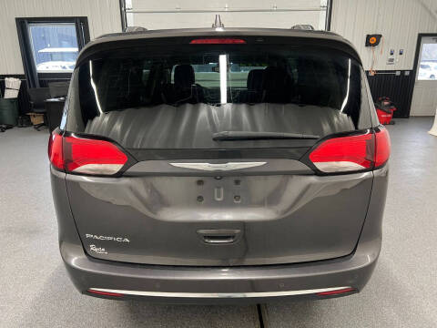 2017 Chrysler Pacifica Touring-L Plus