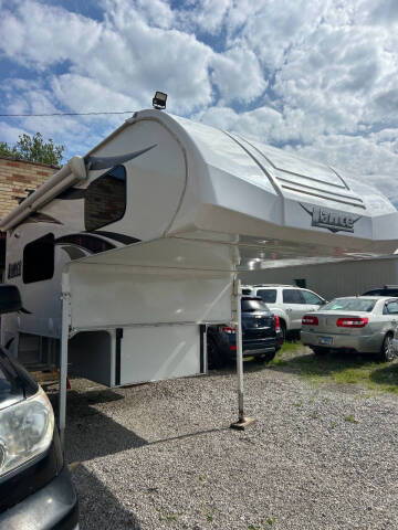 2019 Lance 825