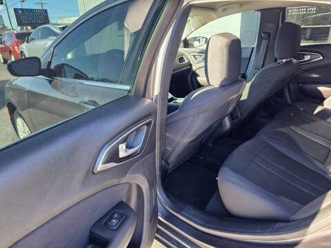 2015 Chrysler 200 LX