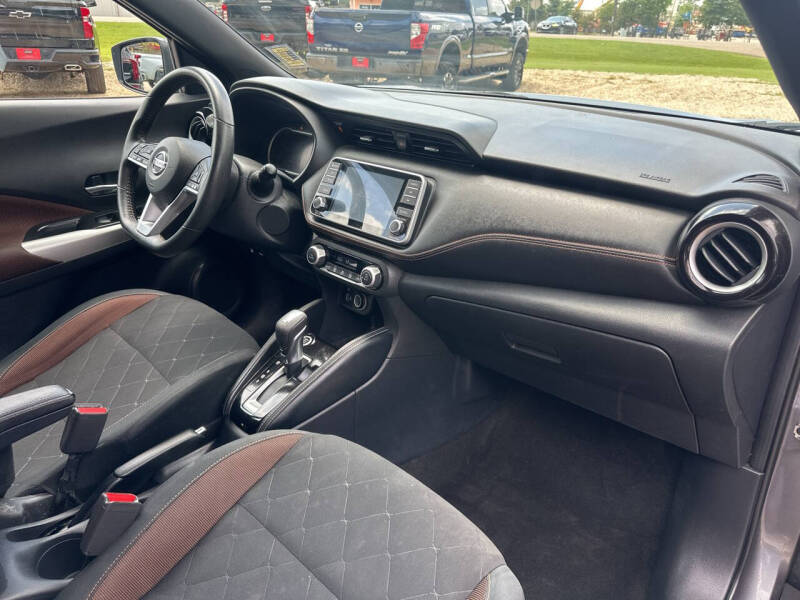 2020 Nissan Kicks SR
