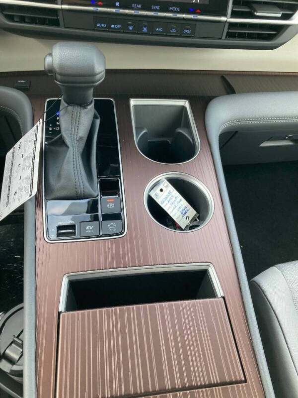 2024 Toyota Sienna LE 8-Passenger