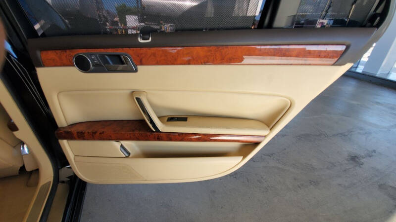 2004 Volkswagen Phaeton Premiere Edition W12