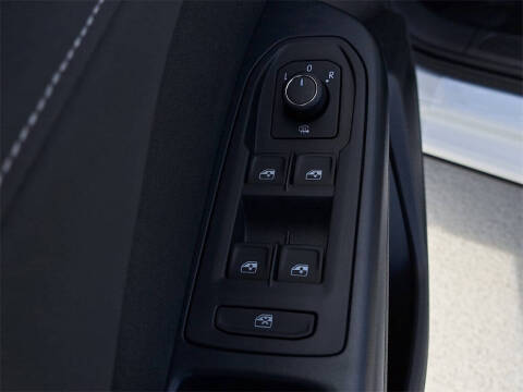 2025 Volkswagen Taos SE Black