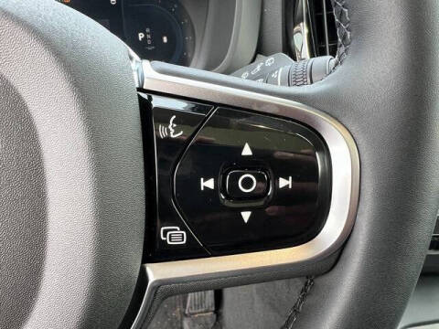 2025 Volvo XC60 B5 Plus Dark Theme