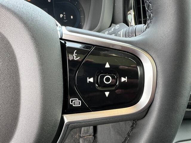 2025 Volvo XC60 B5 Plus Dark Theme