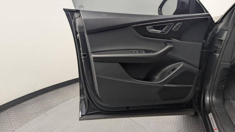 2022 Audi Q8 quattro Premium Plus 55 TFSI