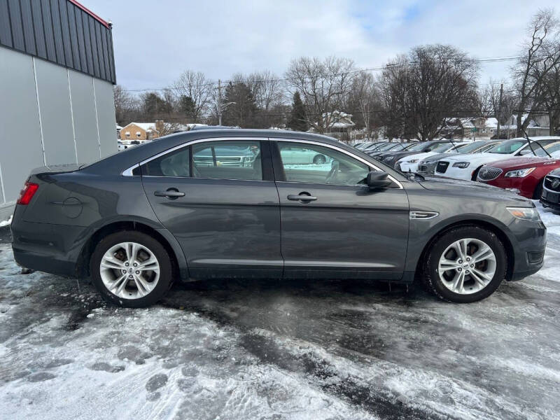 2016 Ford Taurus SE