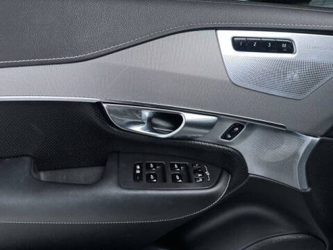 2022 Volvo XC90 Recharge T8 R-Design