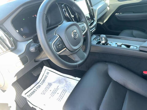 2025 Volvo XC60 B5 Core Dark Theme