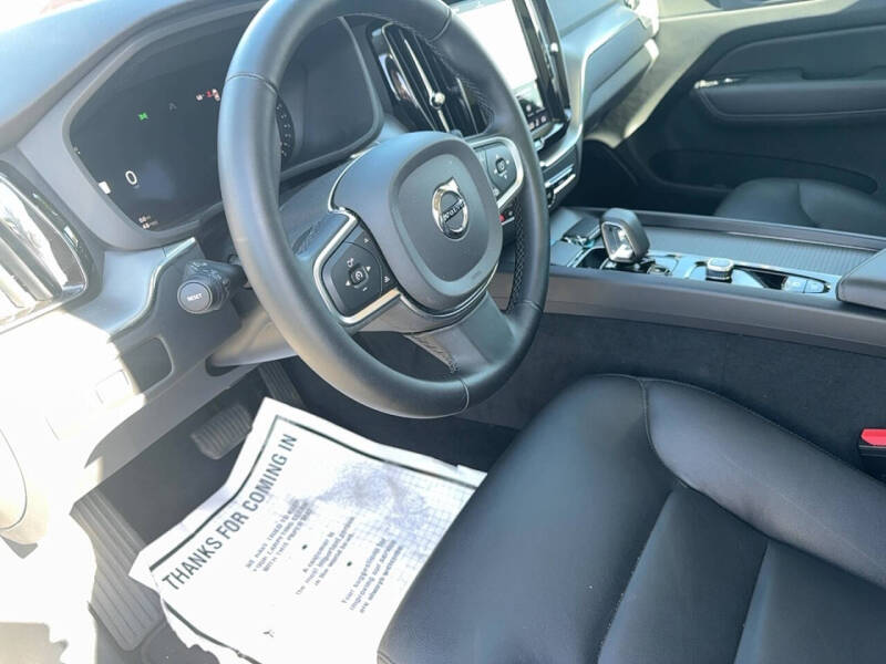 2025 Volvo XC60 B5 Core Dark Theme