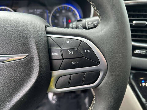 2023 Chrysler Voyager LX