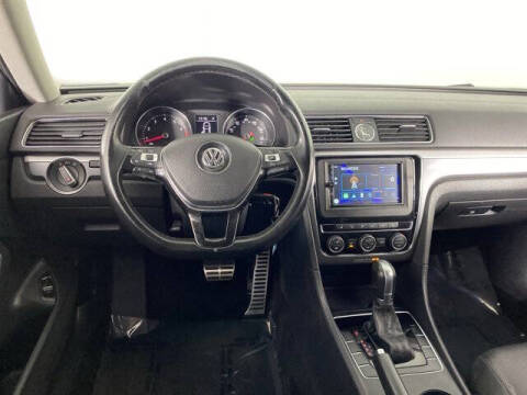 2017 Volkswagen Passat 1.8T R-Line