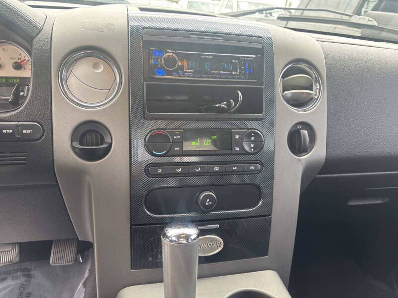 2005 Ford F-150 Lariat