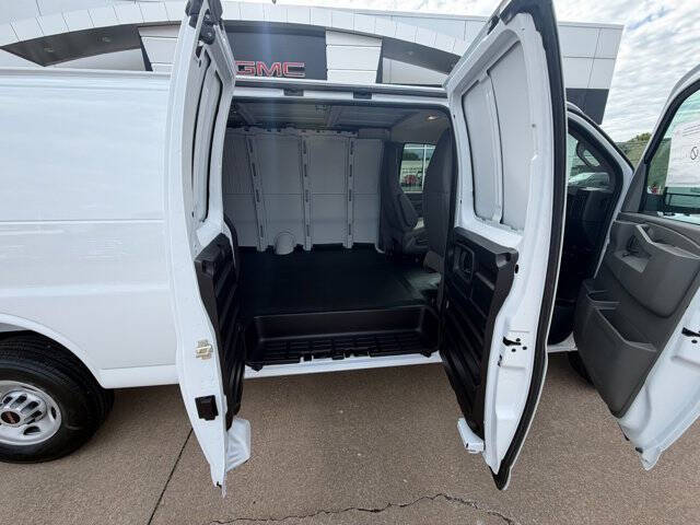 2026 GMC Savana 2500