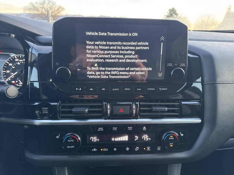 2025 Nissan Pathfinder SL