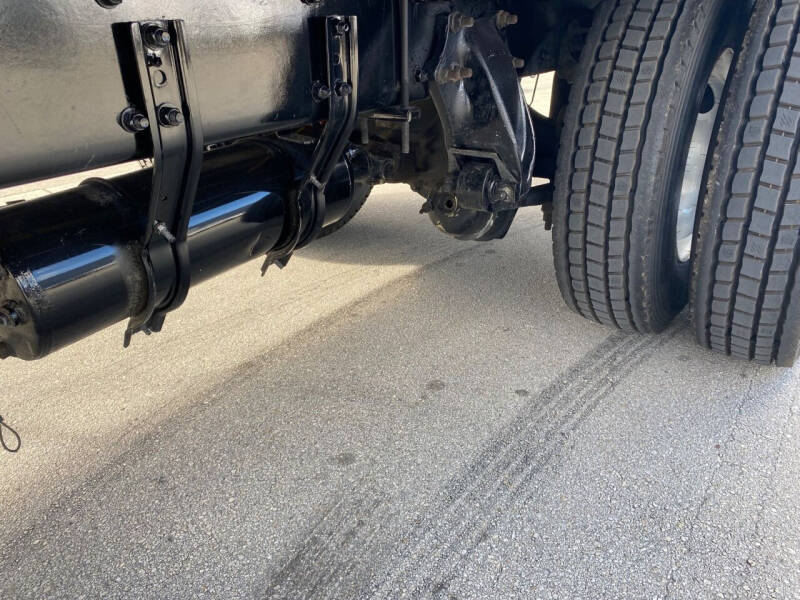 2022 Freightliner M2 106