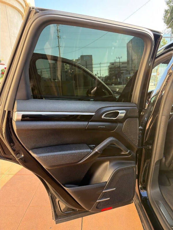 2018 Porsche Cayenne Platinum Edition