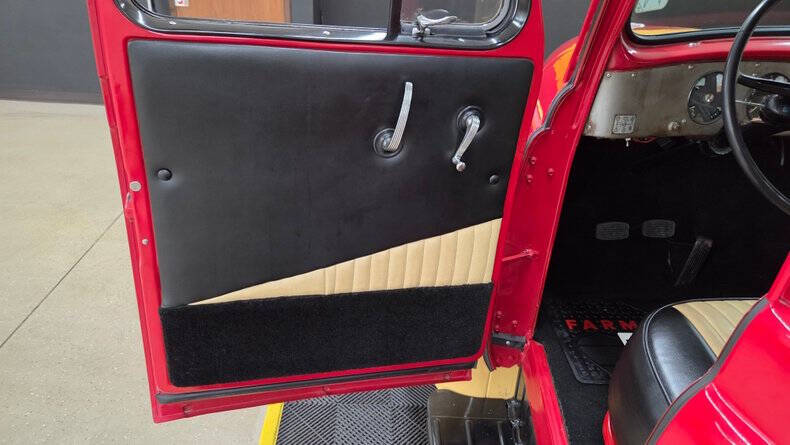 1953 International L-120 Series