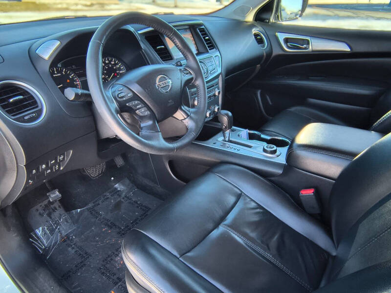 2017 Nissan Pathfinder SL