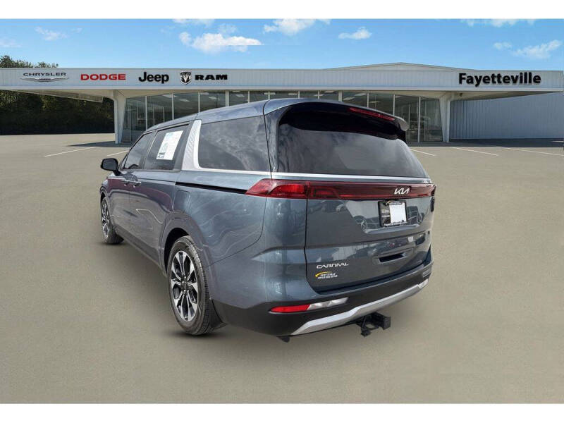 2024 Kia Carnival EX