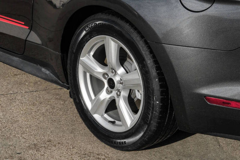 2017 Ford Mustang V6