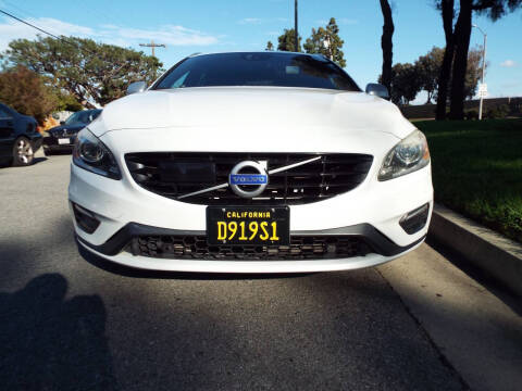 2016 Volvo V60 T6 R-Design Platinum