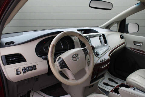 2014 Toyota Sienna XLE 7-Passenger