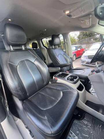 2017 Chrysler Pacifica Touring-L Plus