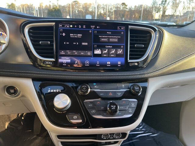 2022 Chrysler Pacifica Hybrid Touring L