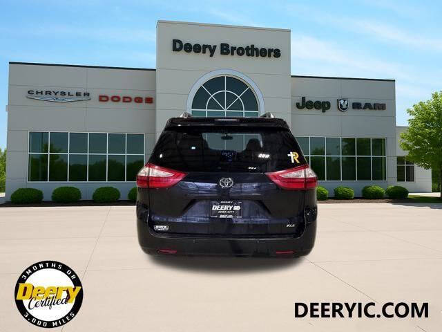 2017 Toyota Sienna XLE Premium 8-Passenger