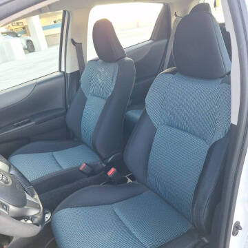 2012 Toyota Yaris 5-Door SE